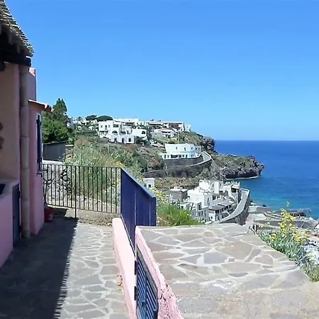 Holiday home Casa Ajo E Didy, Panorama Sul Mare A Malfa (Salina)
